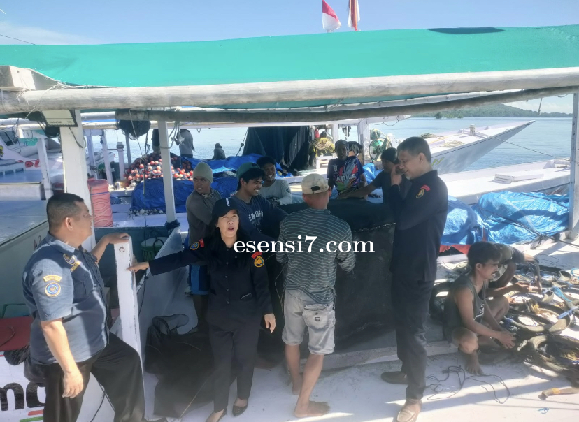 Langkah Nyata Dorong Kepatuhan Nelayan Demi Masa Dpn Ekonomi Biru,DKP Sulbar Cek Dkumen Kpal di Laut