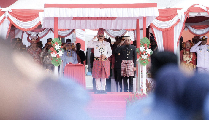 Upacara HUT ke-80 RI di Sulbar Berlangsung Khidmat di Pantai Manakarra