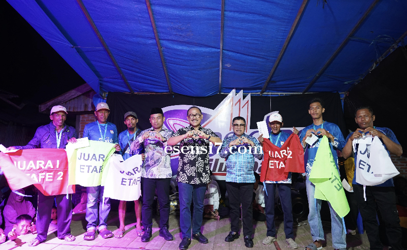 Sandeq Silumba 2025: Meriahkan Malam di Pantai Banua Sendana dengan Penyerahan Hadiah