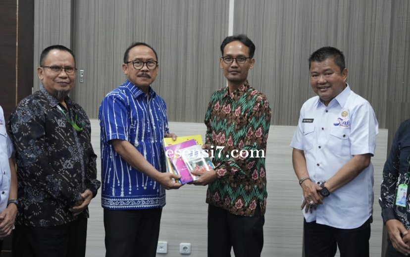 PT Intan Pariwara Dukung Sulbar Cerdas dengan Donasi 670 Buku untuk Perpusip Sulbar