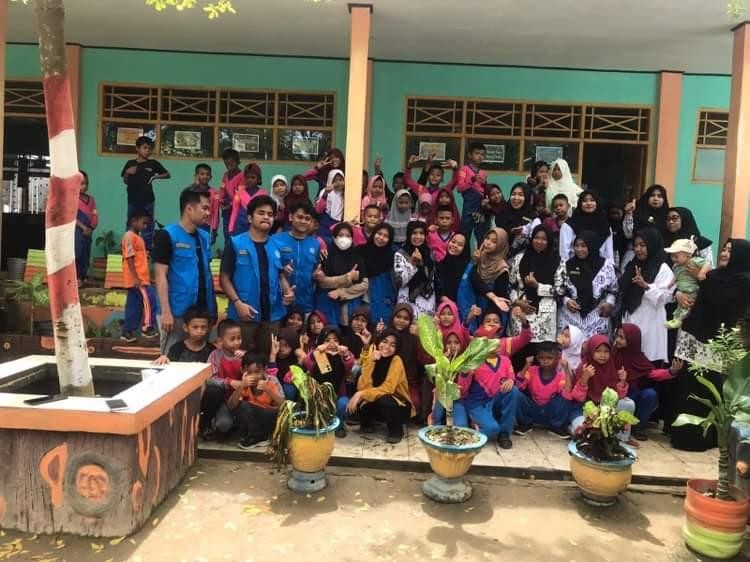 Lestarikan Budaya, Mahasiswa KKP Angkatan XXV FISIP UNISMUH Makassar Ajar Siswa di Tekolabbua Menari